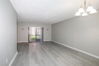 10557 NW 10th St in Pembroke Pines, FL - Building Photo - Building Photo