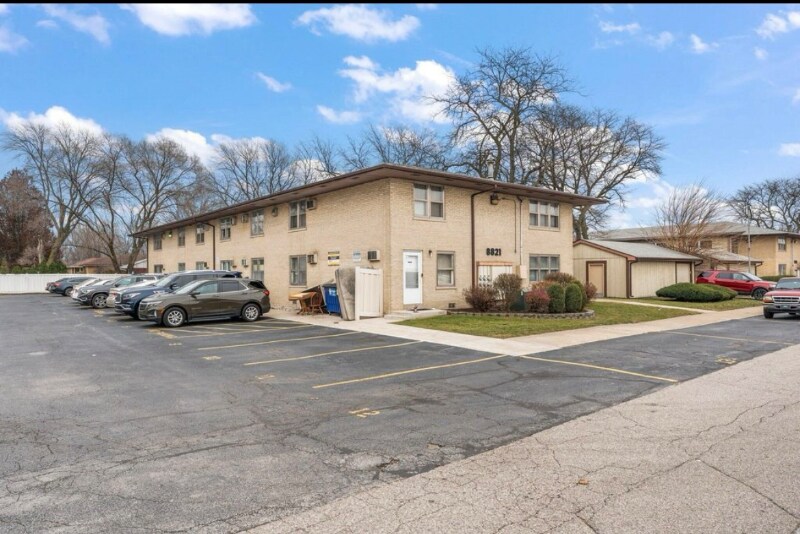 8821 Schneider Ave in Highland, IN - Building Photo