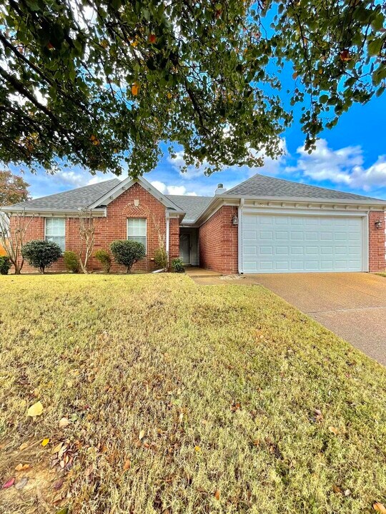95 Oakcrest Dr in Oakland, TN - Foto de edificio