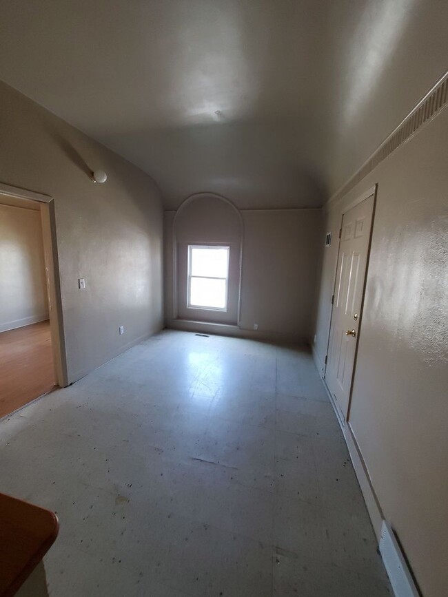 property at 1921-1923 W Greenfield Ave