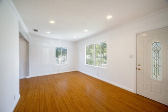 10645 Mather Ave in Sunland, CA - Building Photo - Building Photo