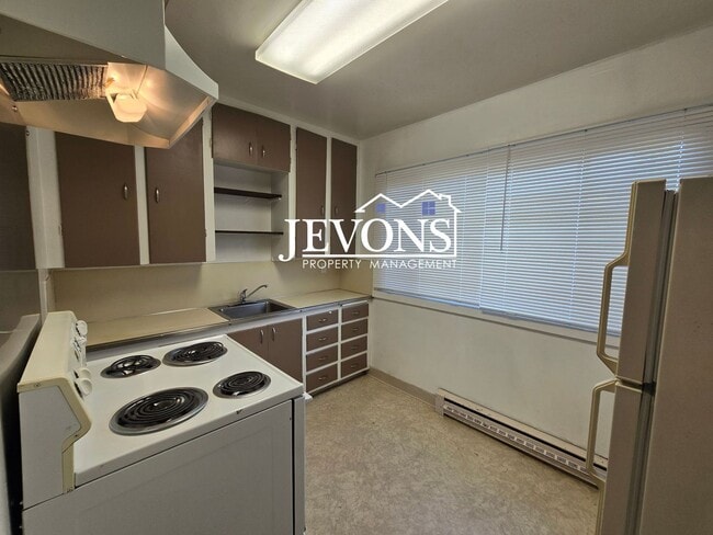 property at 619 S 10th Ave