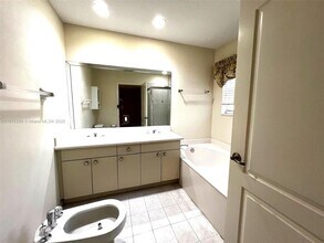 10139 SW 161st Pl in Miami, FL - Building Photo - Building Photo