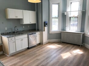 1204 John St, Unit 2 in Baltimore, MD - Foto de edificio - Building Photo