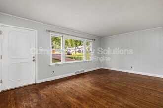 8881 Darnell Pl in Jennings, MO - Building Photo - Building Photo