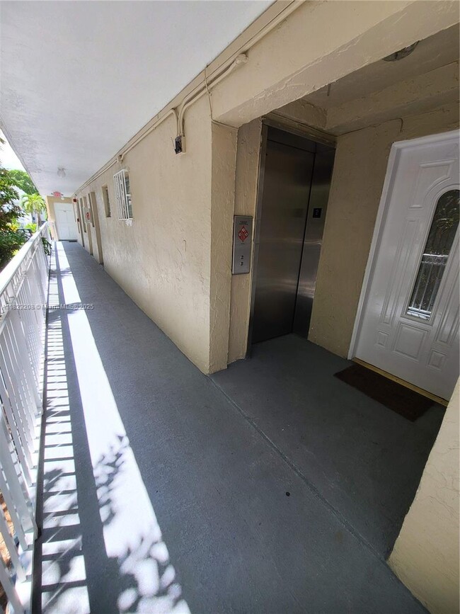 1575 Euclid Ave in Miami Beach, FL - Building Photo - Building Photo