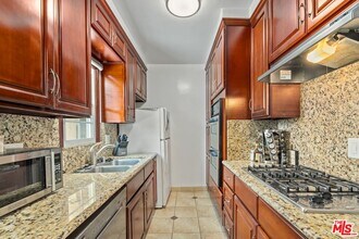 1330 S Barrington Ave in Los Angeles, CA - Building Photo - Building Photo