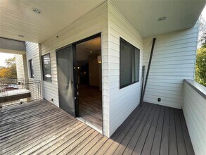 1512 Forest Trail in Austin, TX - Building Photo - Building Photo