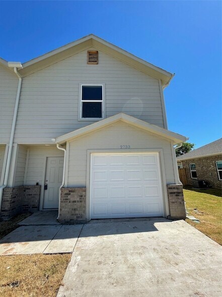 2733 Ginger Ct in Sherman, TX - Foto de edificio