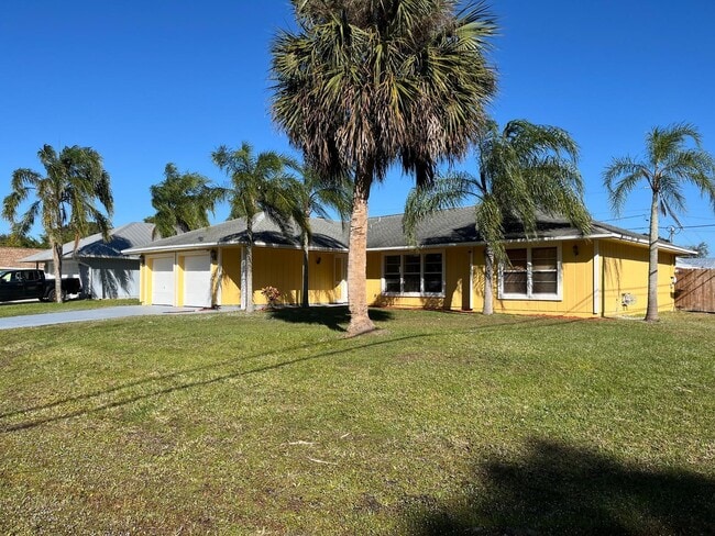 2351 SE Maize St in Port St. Lucie, FL - Building Photo - Building Photo