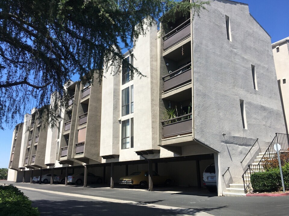 6930 Hyde Park Dr in San Diego, CA - Building Photo