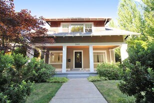 2443 NE 10th Ave in Portland, OR - Building Photo