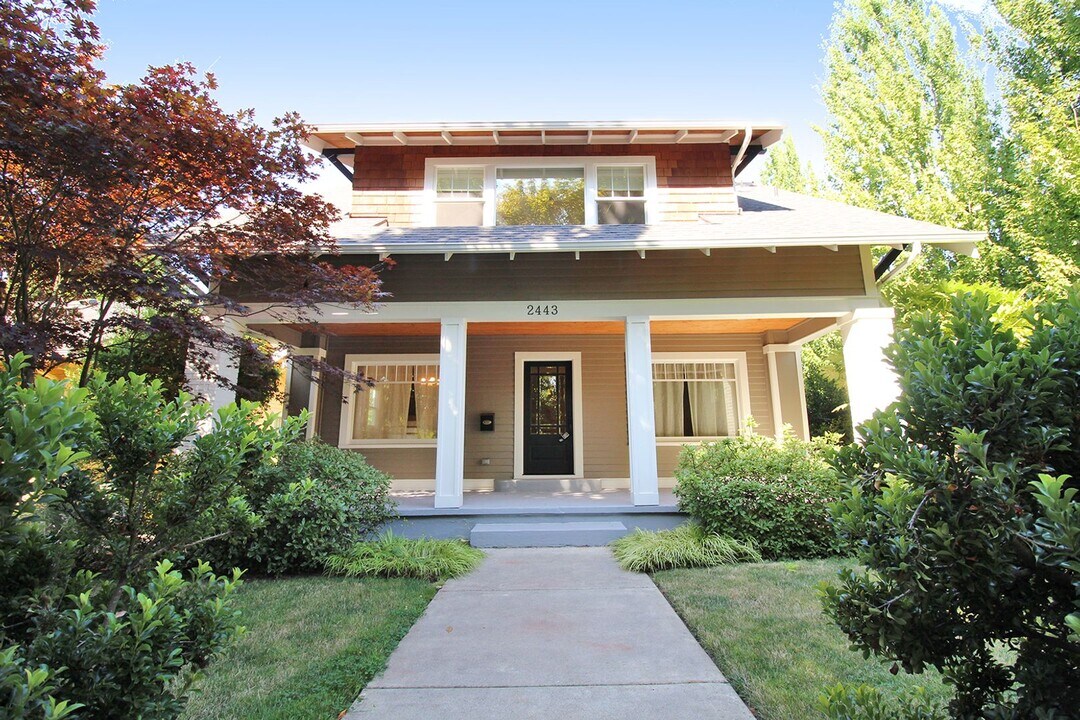 2443 NE 10th Ave in Portland, OR - Building Photo