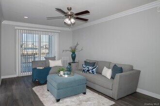 10 Mainsail Dr in Patchogue, NY - Building Photo - Building Photo