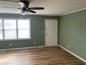 105 Debby St, Unit Apartment A in Minier, IL - Foto de edificio - Building Photo