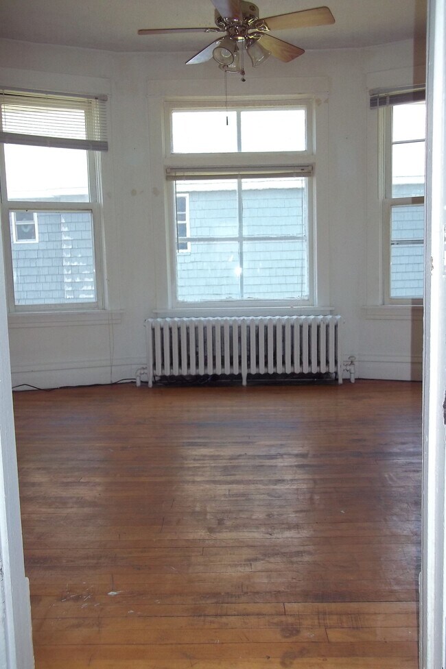 2814 Wellington St, Unit 2814 upper in Duluth, MN - Building Photo - Building Photo
