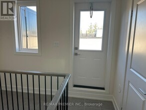 6 Sayers Ln in Richmond Hill, ON - Building Photo - Building Photo