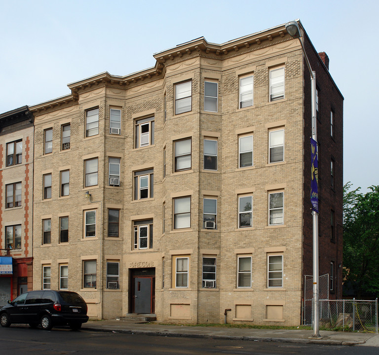 2972 Main St in Springfield, MA - Foto de edificio