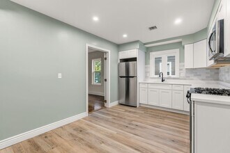 8 1/2 Intervale St in Quincy, MA - Building Photo - Building Photo
