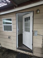 4720 SE 52nd Ave, Unit B in Portland, OR - Foto de edificio - Building Photo