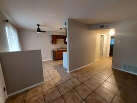 2408 Chelwood Park Blvd NE, Unit D in Albuquerque, NM - Building Photo