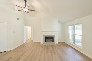 21510 N Tangle Creek Ln in Spring, TX - Building Photo