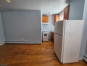 71 E Cherry St in Rahway, NJ - Building Photo - Building Photo