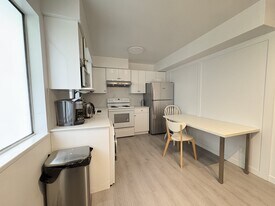 4876 Earles St in Vancouver, BC - Building Photo