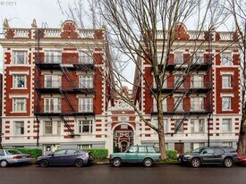 1811 NW Couch St in Portland, OR - Building Photo