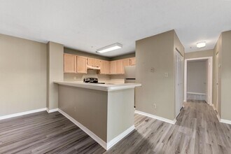4057 Crockers Lake Blvd, Unit 13 in Sarasota, FL - Building Photo - Building Photo