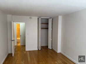 4TH AVE in New York, NY - Building Photo - Building Photo