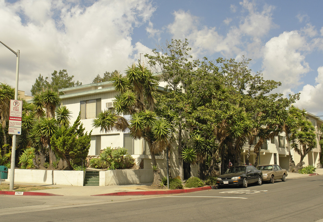 1155 N Curson Ave in Los Angeles, CA - Foto de edificio