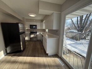 1001 Caroline Terrace in Indianola, IA - Building Photo - Building Photo