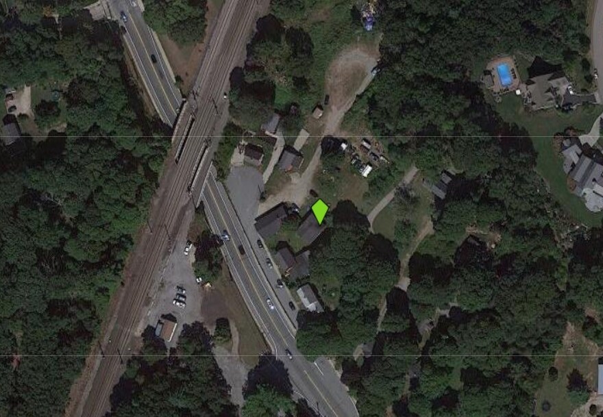 915 Ten Rod Rd in North Kingstown, RI - Building Photo