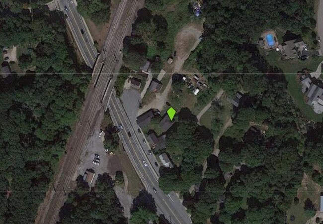 915 Ten Rod Rd