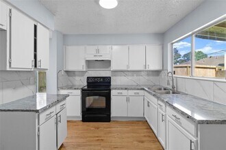19718 Lake Hollow Ln in Houston, TX - Building Photo - Building Photo