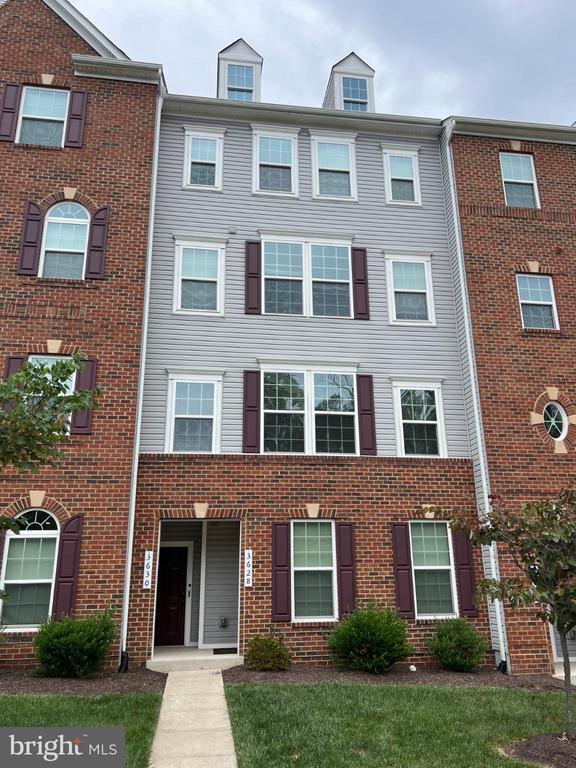 property at 3628 Briarwood Dr