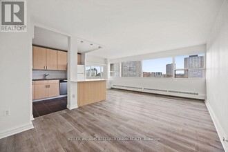 100-100 Leeward Glenway in Toronto, ON - Building Photo - Building Photo