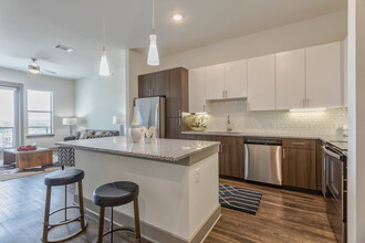 Magnolia At Lakewood in Dallas, TX - Building Photo - Interior Photo