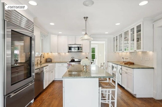 205 B Windmill Ln in Southampton, NY - Foto de edificio - Building Photo