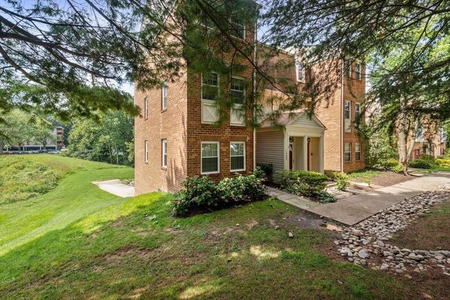 10400 Parthenon Ct in Bethesda, MD - Building Photo - Building Photo