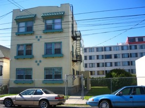 943 33rd St in Oakland, CA - Foto de edificio - Building Photo