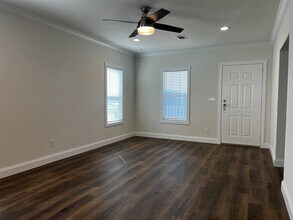 100 Biloxi Ct in Jarrell, TX - Building Photo - Building Photo