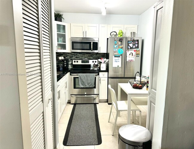2055 SW 122nd Ave in Miami, FL - Building Photo - Building Photo
