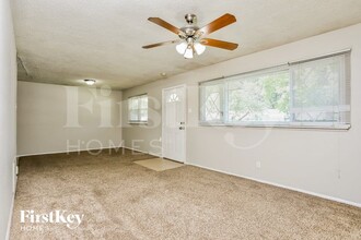 508 Saratoga Ln in Hazelwood, MO - Foto de edificio - Building Photo