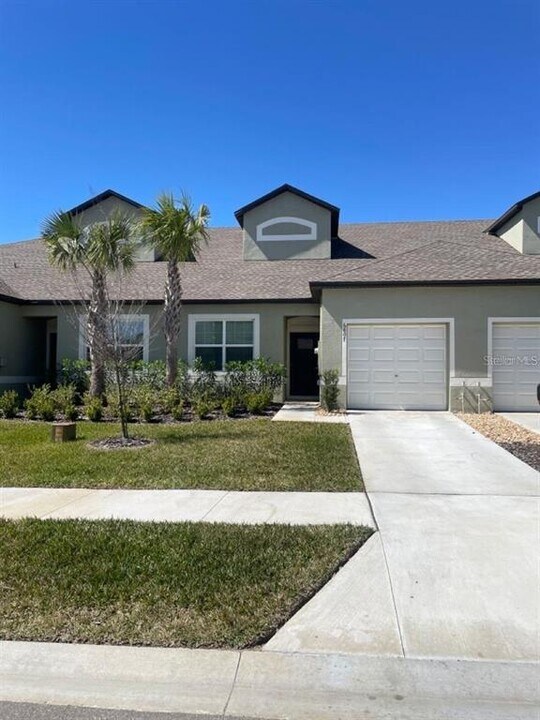 6807 Ripple Pond Lp in Zephyrhills, FL - Building Photo