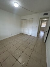 4099 Lakeside Dr in Tamarac, FL - Building Photo - Building Photo