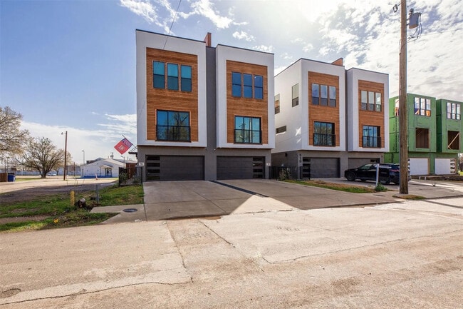 Room in Duplex on Avenue L in Dallas, TX - Building Photo - Building Photo