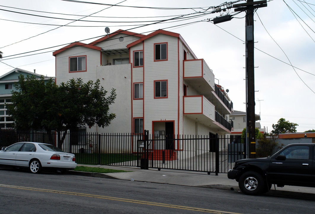 214 E Hyde Park Blvd in Inglewood, CA - Building Photo