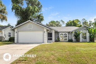 5204 Alametos Terrace in North Port, FL - Building Photo
